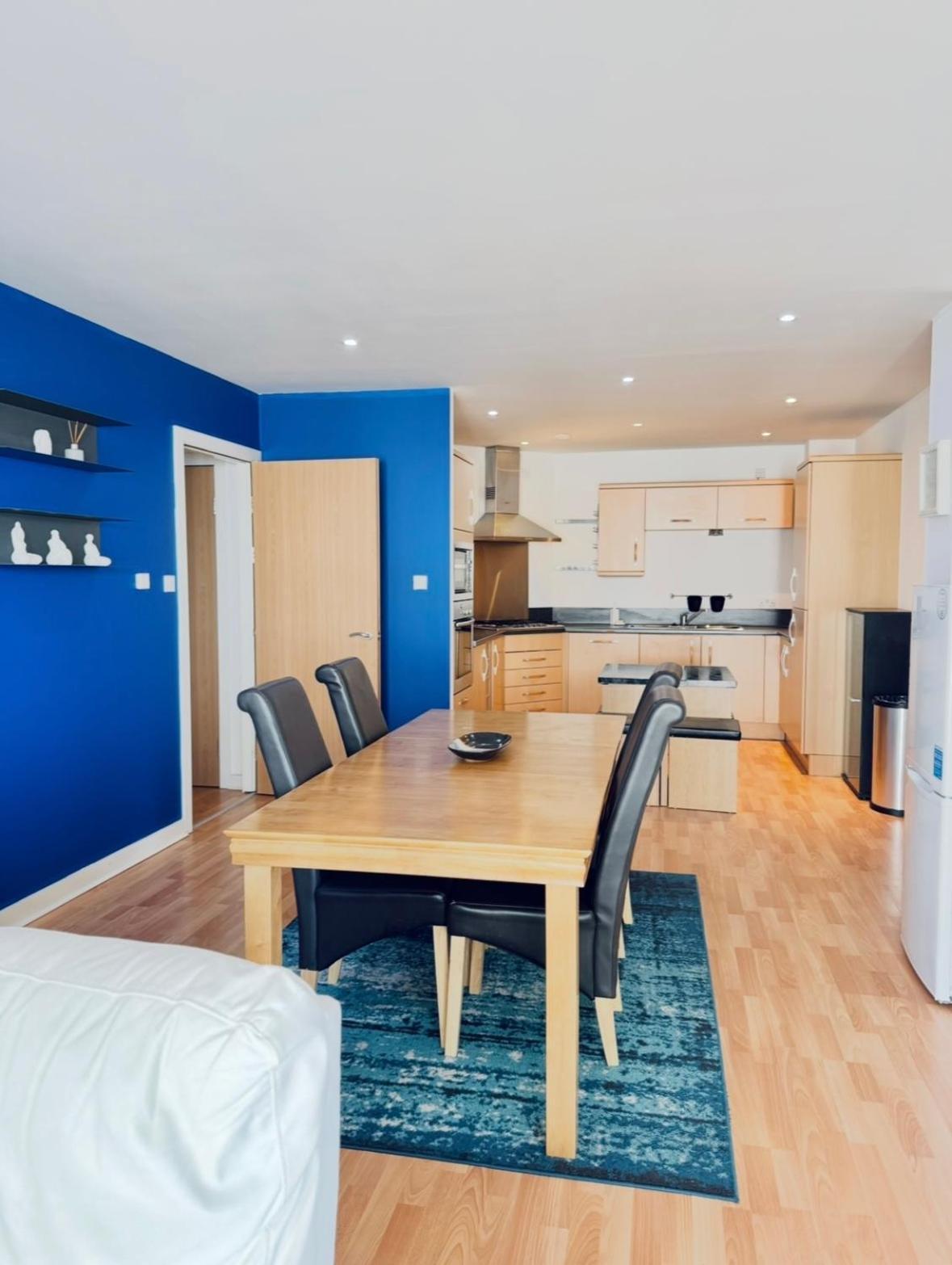 Modern Two Bedroom Apartments EDI Exteriér fotografie