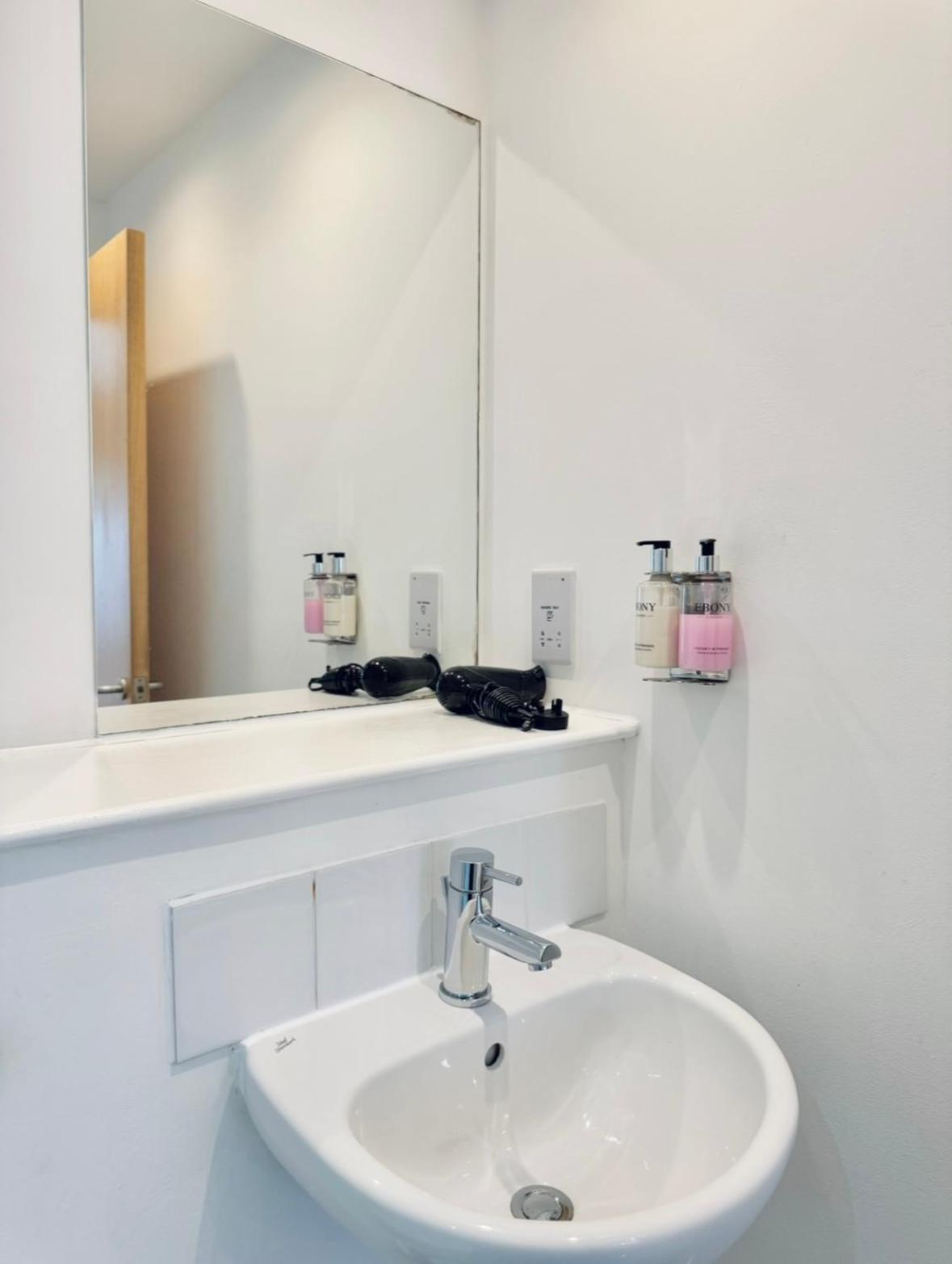 Modern Two Bedroom Apartments EDI Exteriér fotografie