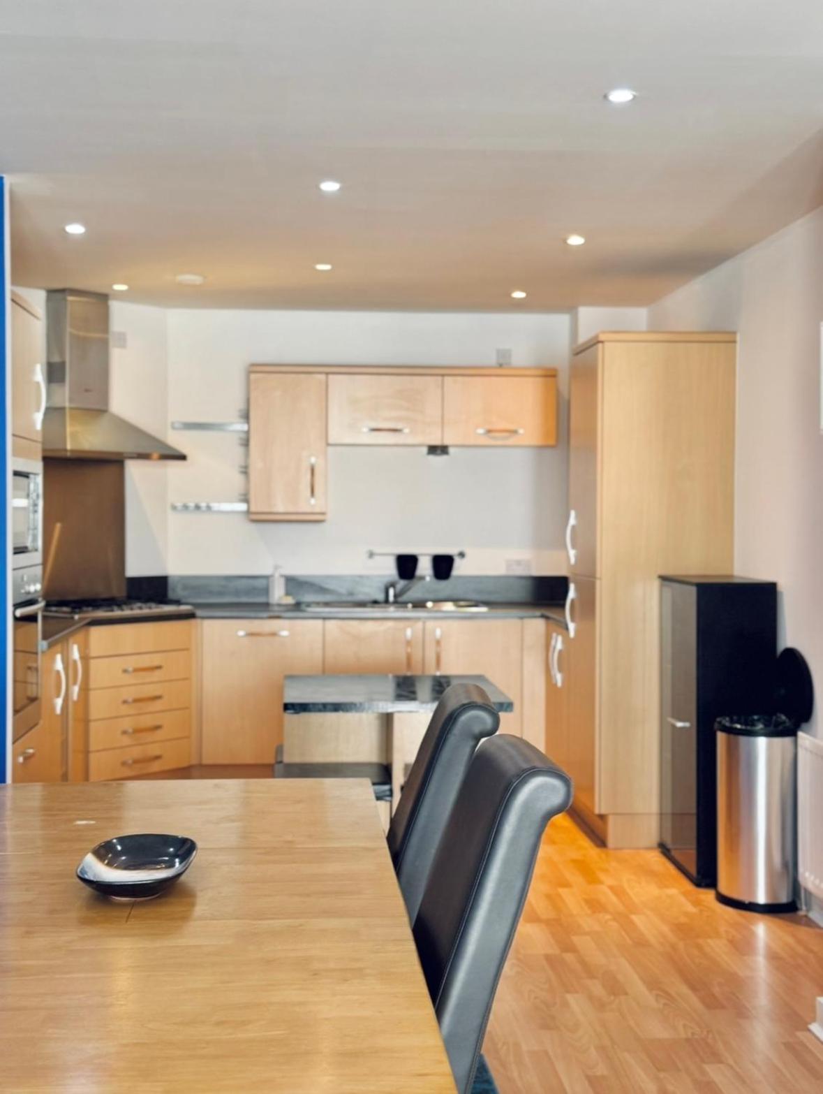 Modern Two Bedroom Apartments EDI Exteriér fotografie