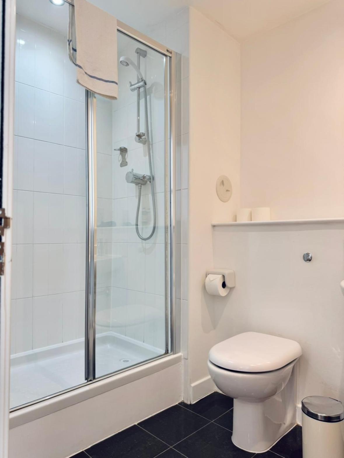 Modern Two Bedroom Apartments EDI Exteriér fotografie