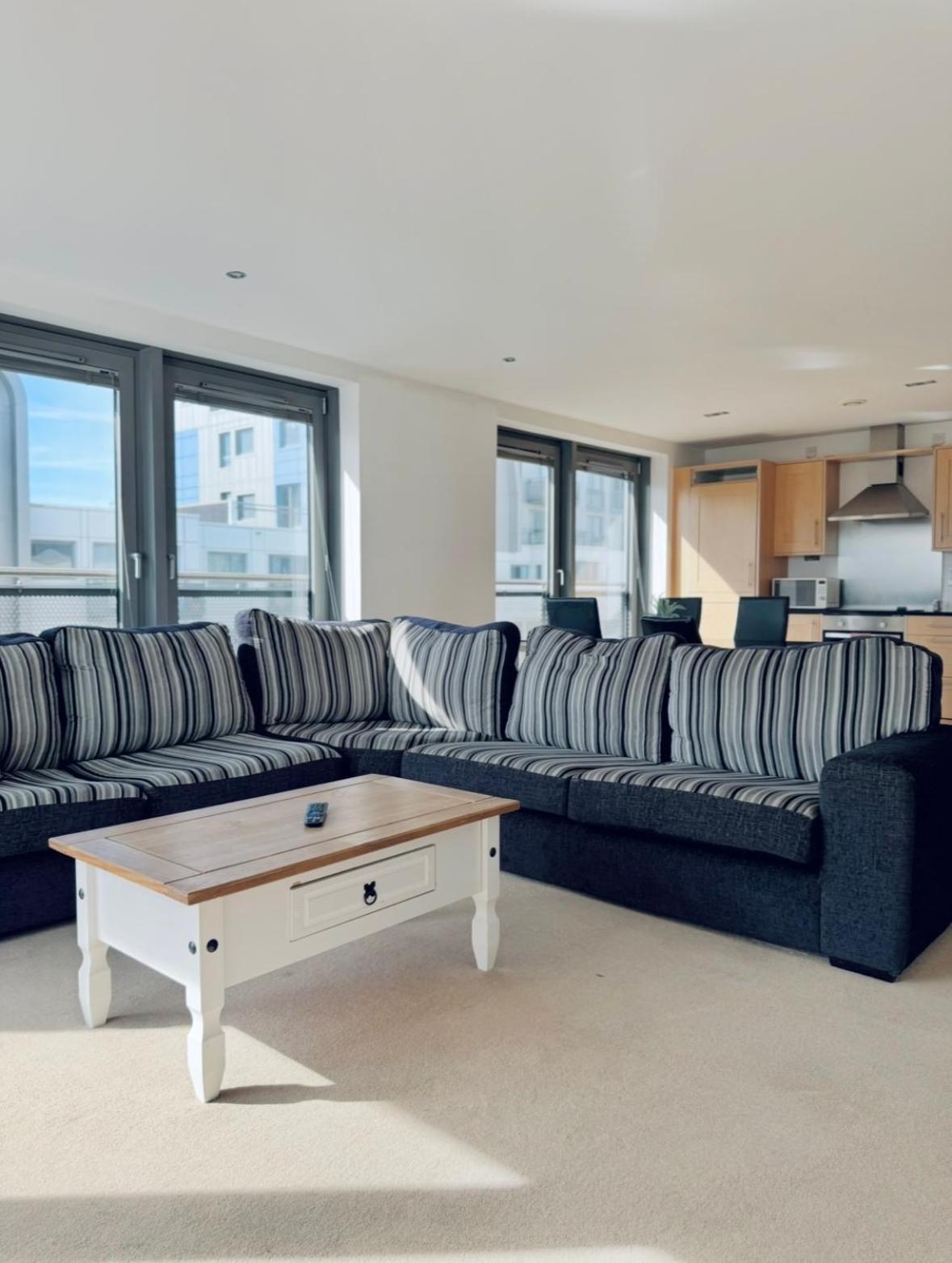 Modern Two Bedroom Apartments EDI Exteriér fotografie