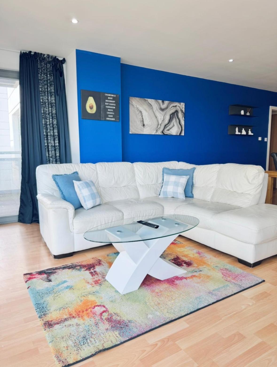 Modern Two Bedroom Apartments EDI Exteriér fotografie