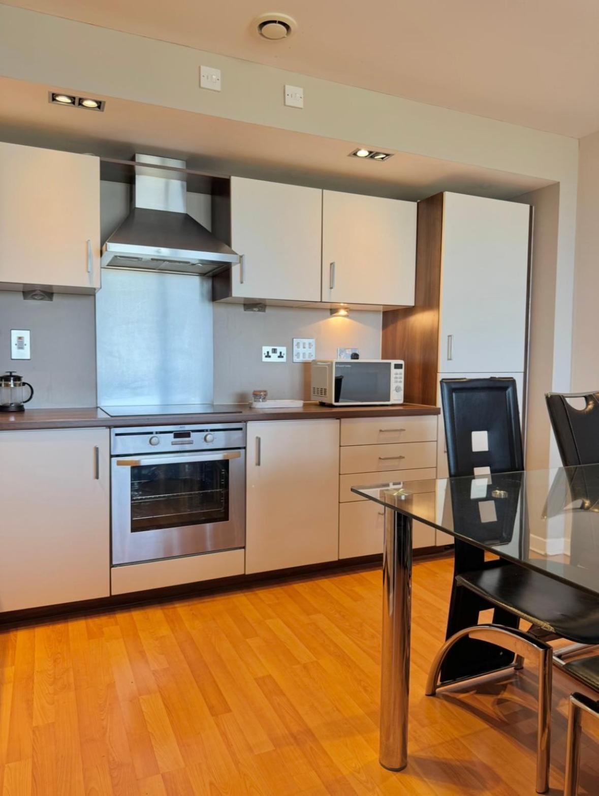 Modern Two Bedroom Apartments EDI Exteriér fotografie
